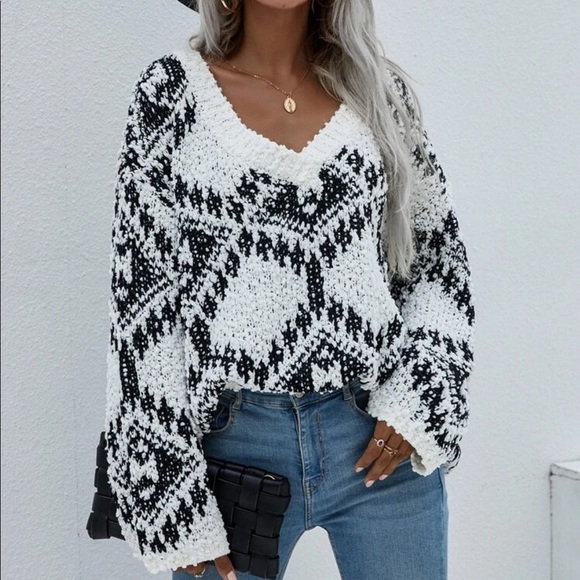 Boho print fuzzy sweater - Picture 2 of 11